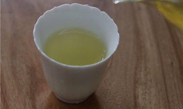 隔夜茶的妙用有哪些？隔夜茶的感谢与作用！