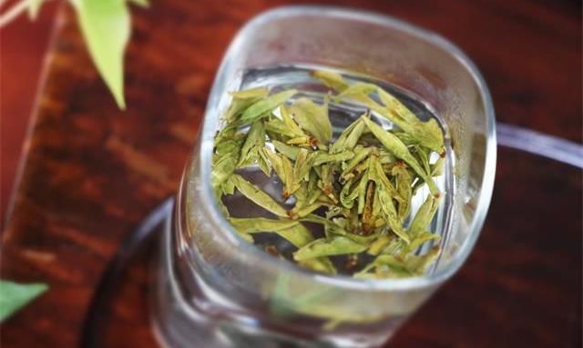 绿茶的保健功效：美容护肤、防衰老、防辐射
