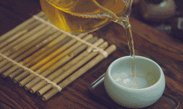 为什么吸烟的人必须要坚持喝茶？