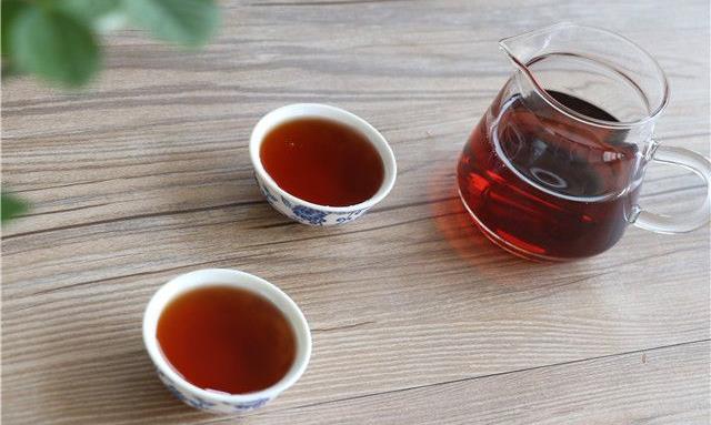 秋天喝普洱茶的好处！