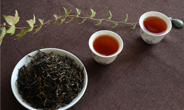 晚上喝红茶还是绿茶好