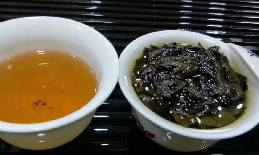 天气转冷,开始喝浓香型铁观音喽