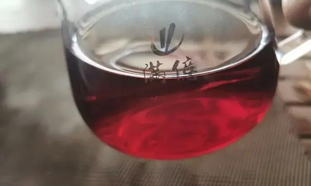 普洱茶和六堡茶都属于黑茶，它们的功效一样吗？