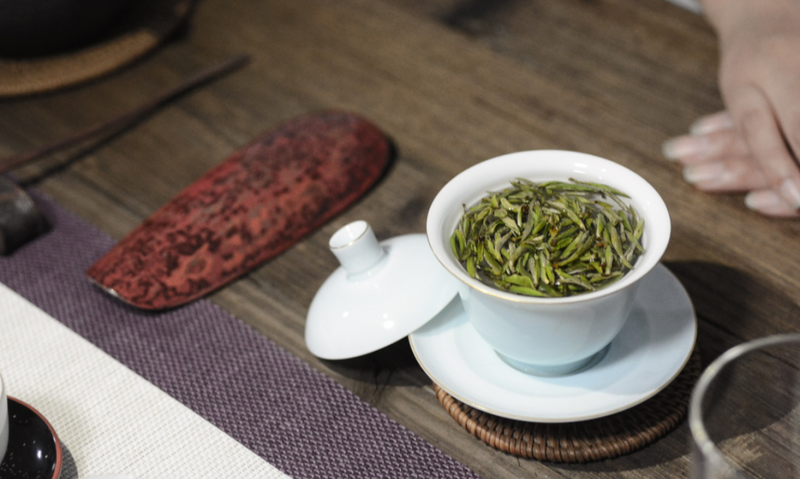 冷饮&热茶，哪个更解暑？