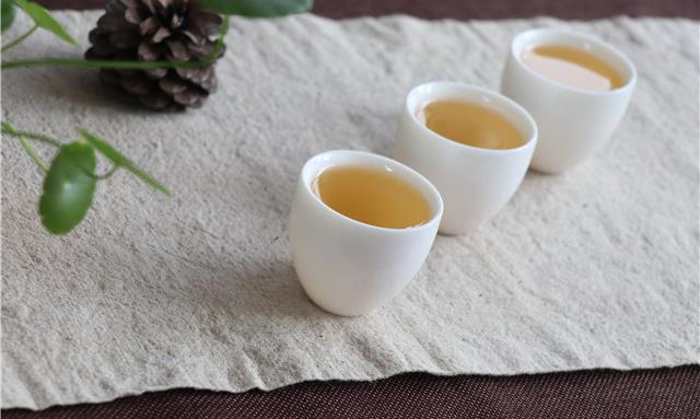 夏天到了，喝茶健身效果更佳