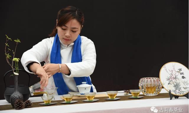 喝茶的女人怎么样,40岁就像18岁?