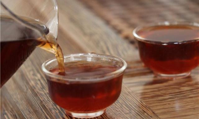 普洱茶减肥应该选生茶还是熟茶呢？