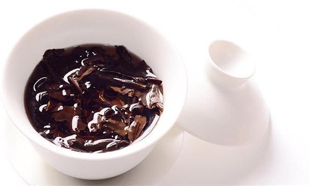 为什么冬天要多喝白茶养生呢