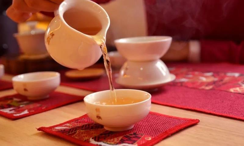 盛夏到来，养生首选喝白茶！