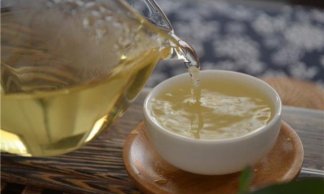 白茶有哪些养生功效，适合什么人群喝呢？