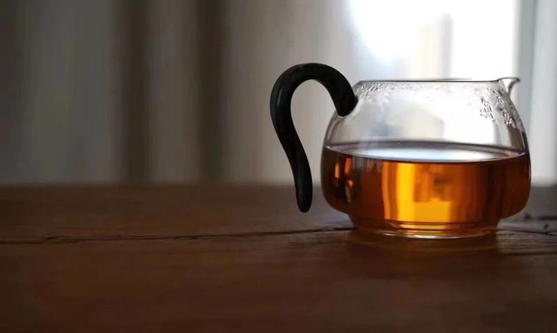 一盏白茶，知秋味