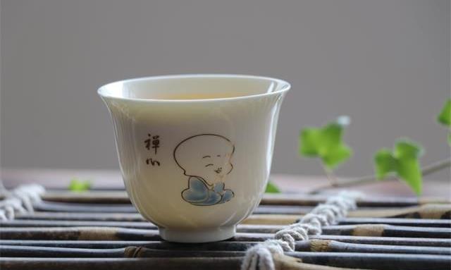 呷茶入口 一切尽在不言中