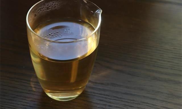 沏一壶清茶，邀二三知己