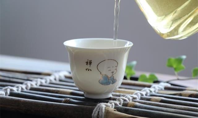 人生或浓或淡，尽在一杯茶中