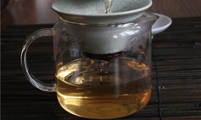 品茶，有了这一个“品”字，生活就有了味