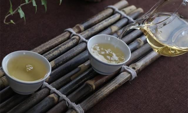 且让人生随一杯茶水