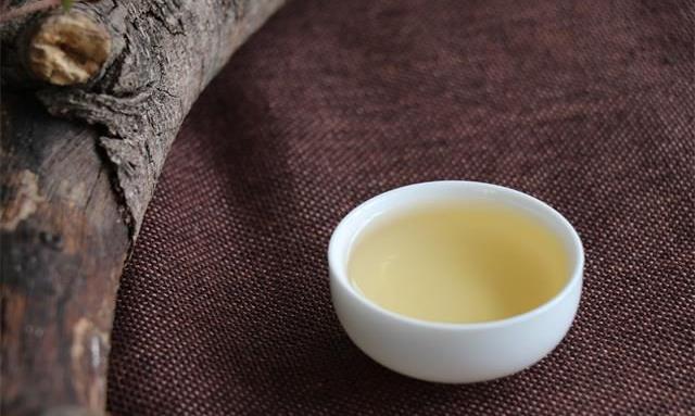 手里这碗茶 融入生活 成了生活