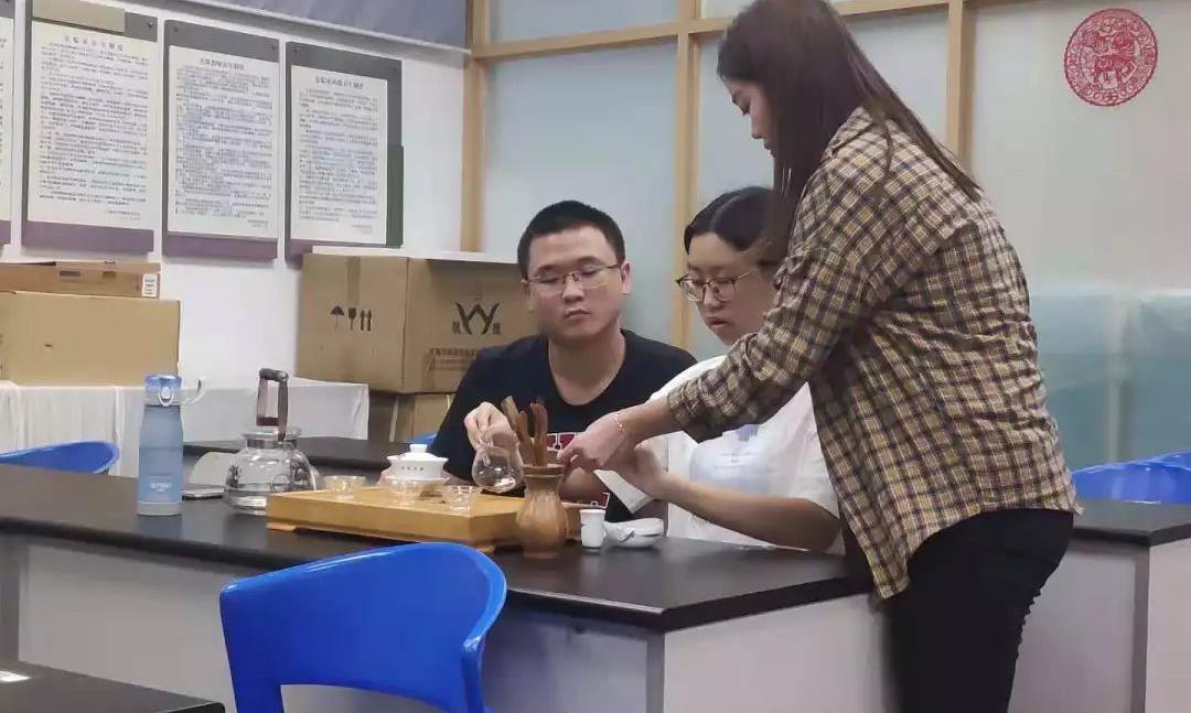 于茶,吾将上下而求索 ——茶艺培训