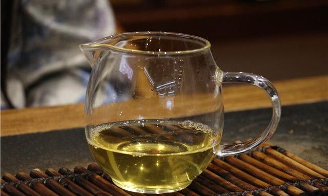 无言一杯茶，淡定人从容