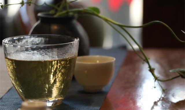 予你一壶清茶 不问红尘过往