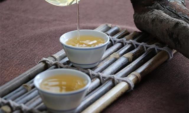 宅在自家里，只得一壶茶