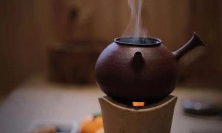 在一杯茶中，给生活辟一处静地