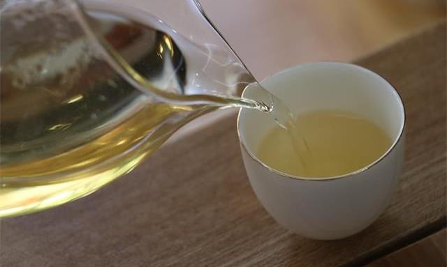 一杯茶，润的是喉，静的是心