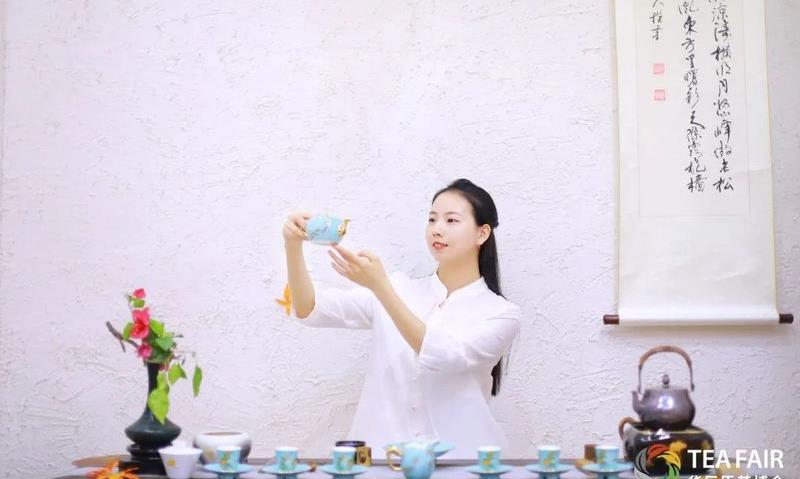 在诗词中，感受茶不一样的“味道”