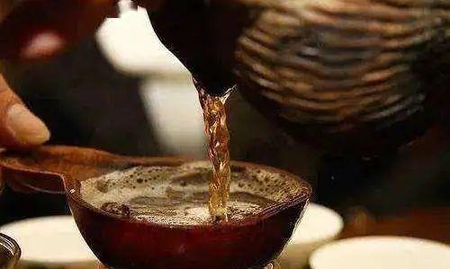 哈尼人强大记忆，史诗传唱里的茶香生活