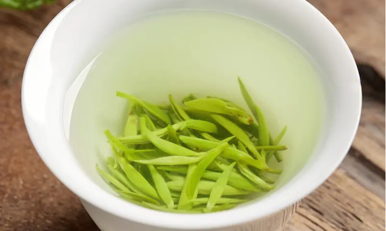 绿茶有什么功效，喝绿茶上火吗？