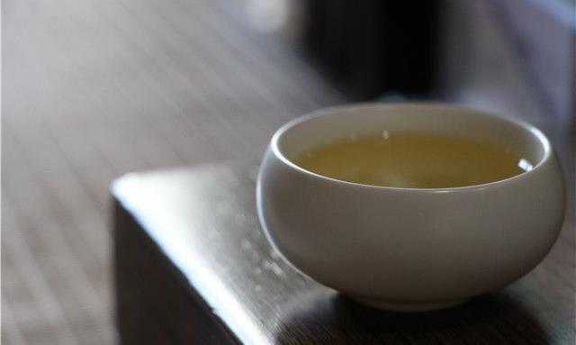 坐等茶烟起 消得一味闲