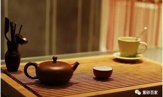 紫砂4S店老师傅教您：如何清洗顽垢而不伤壶