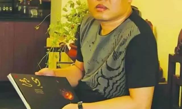 鉴赏篇 l 储亦斌「底槽青 掇只壶」