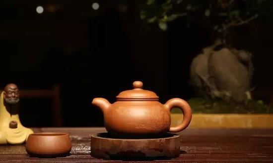 为什么人们都喜欢用紫砂壶喝茶？
