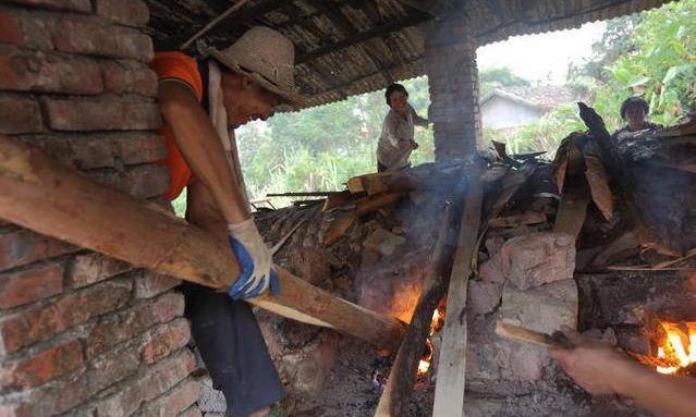 古龙窑烧制紫砂壶全过程！