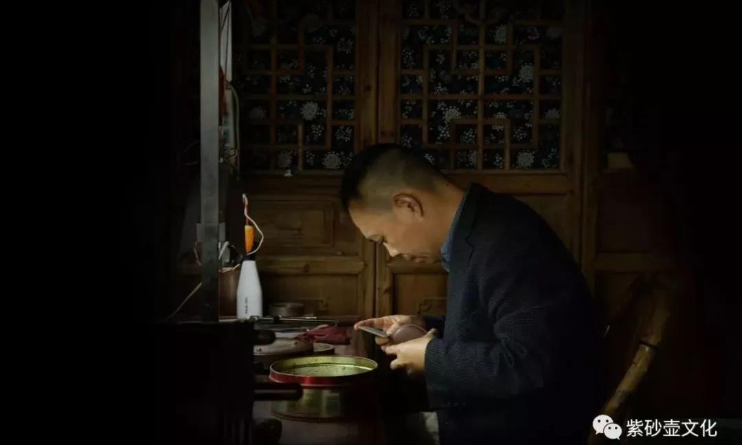 紫砂鉴藏 l 应书良 「乌泥 ' 冰纹鱼罩」