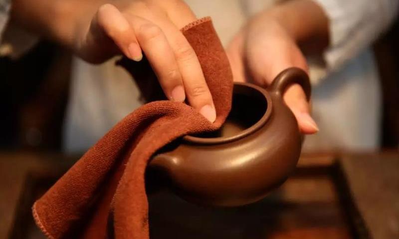 茶壶保养方法:老茶客告诉你茶垢别留