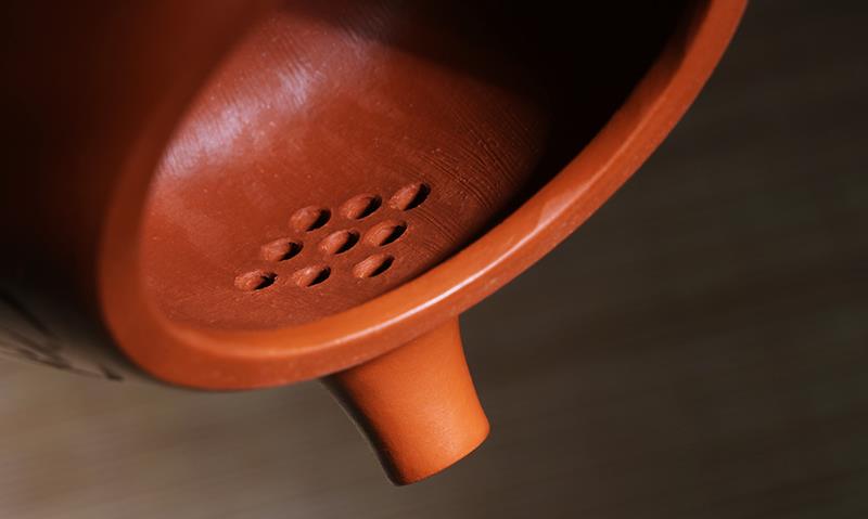 紫砂壶用沸水泡茶到底烫不烫手?