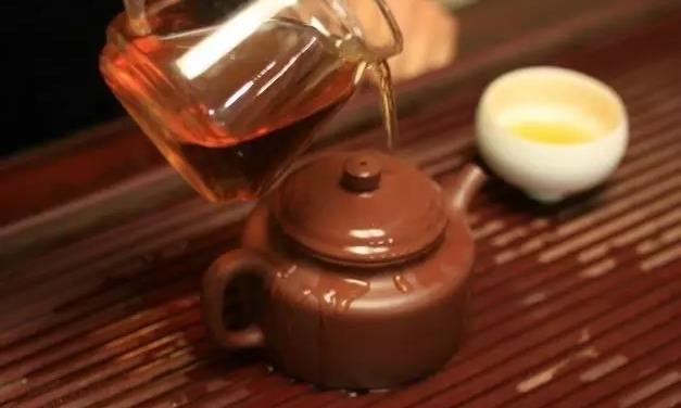 紫砂壶为什么会有异味？