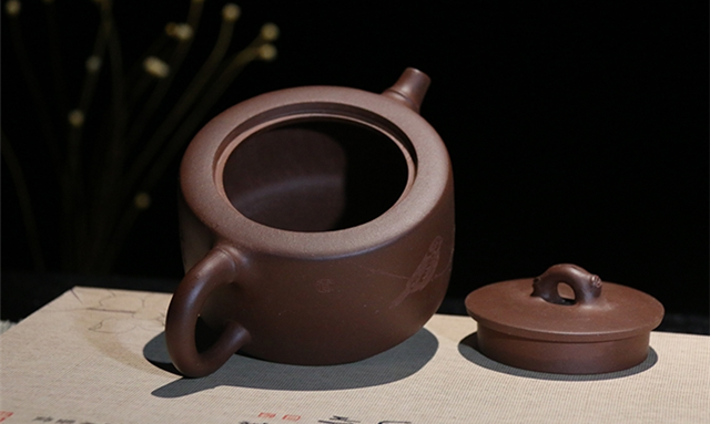 紫砂壶，想要喝到一杯好茶，温杯烫壶这一步，还真少不了