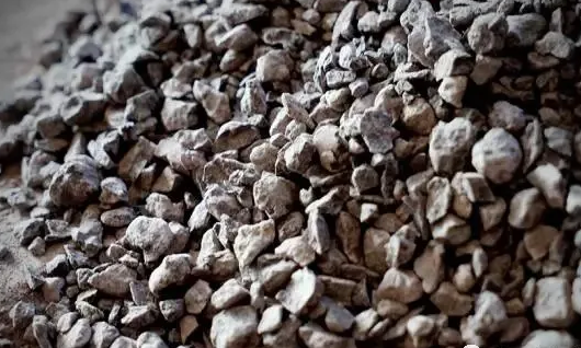 紫砂泥料中的老紫泥和嫩紫泥，有何区别，​哪种好呢？