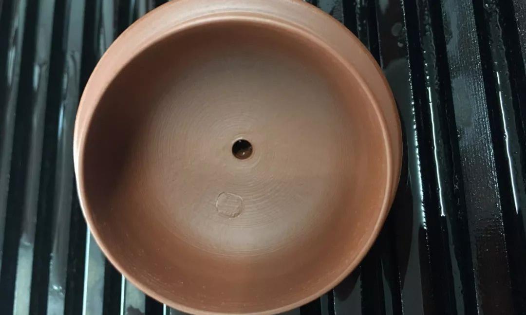 紫砂壶,壶盖内看到一丝一丝的螺旋纹,是怎么一回事?