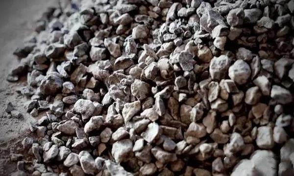 紫砂泥料中的老紫泥和嫩紫泥，​哪种更好呢？