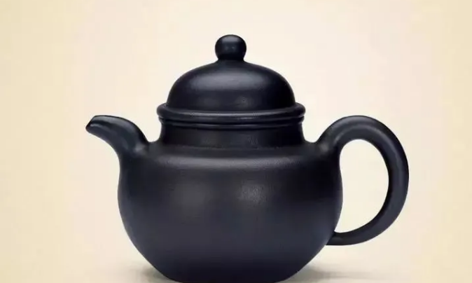 紫砂壶中，那些黑色的壶，到底藏着哪些玄机？