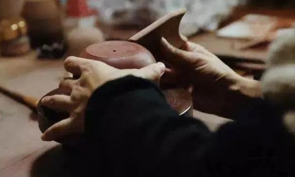 紫砂壶，壶身花泥，是什么原因产生的呢？