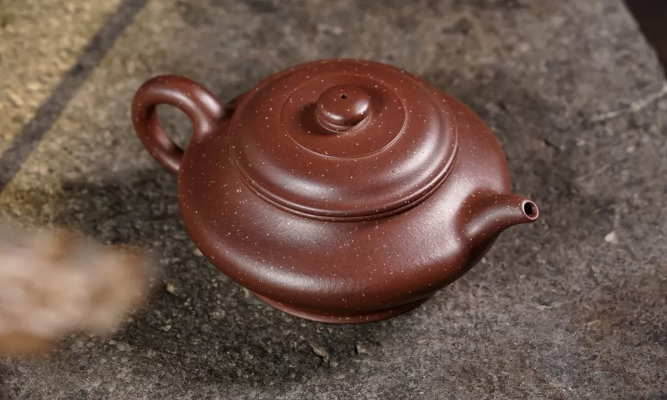紫砂小知识:什么是紫砂壶的“铺砂装饰”?