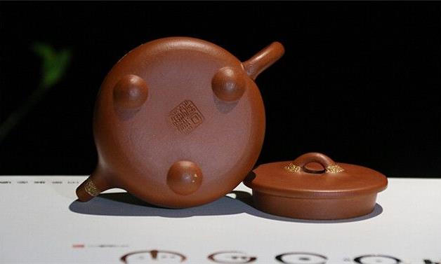 紫砂壶,若长时间不使用,坚决不建议将其放入锦盒收藏!