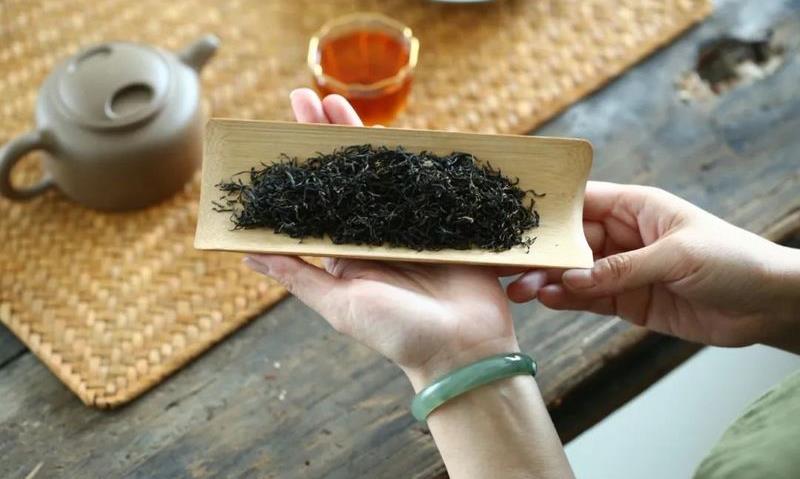 什么样的紫砂壶适合泡红茶?