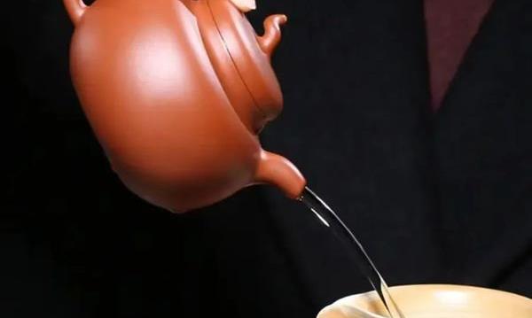 喝茶前烫紫砂壶,除了温杯还有什么作用?