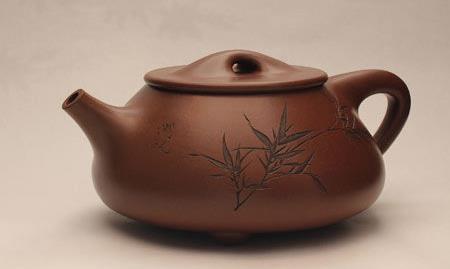 买来的紫砂壶还藏在锦盒里好不好？